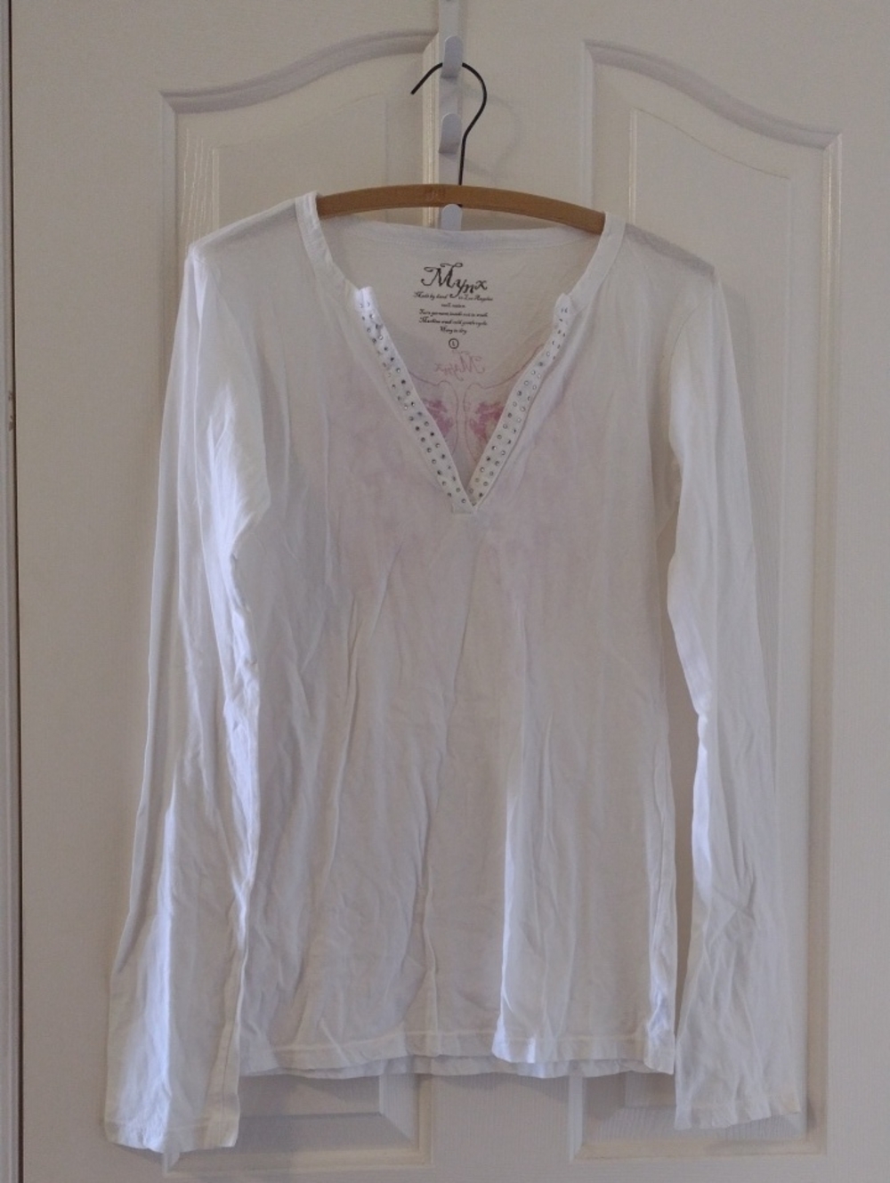 Women’s MYNX 100% Cotton White Long-Sleeve V-Neck Top rhinestones
